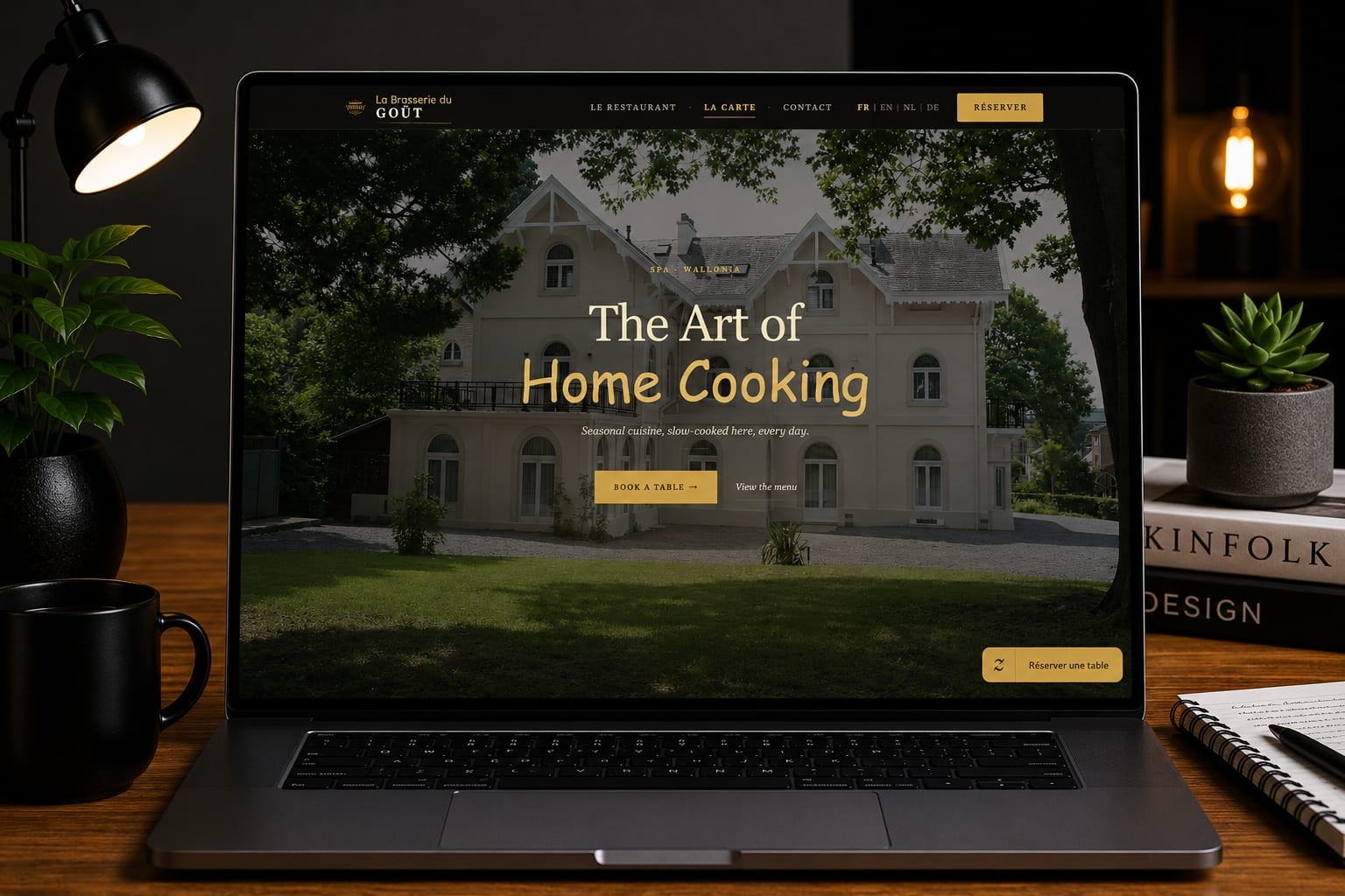 Site de la Brasserie du Goût affiché sur un MacBook, page d’accueil « The Art of Home Cooking »